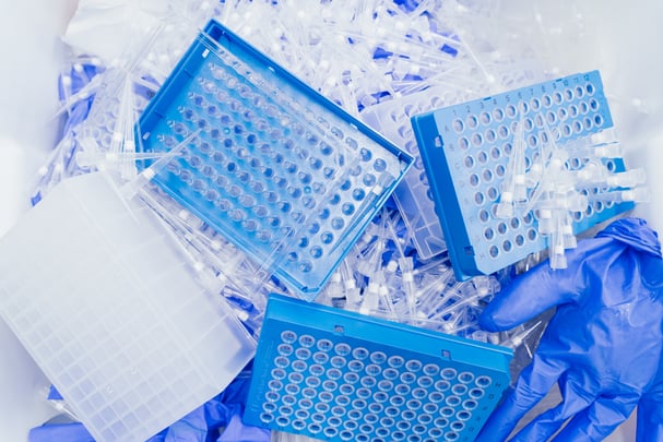 Tackling Plastic Waste and CO2 Emissions for Pharma Sustainability: Does Massive Sample Multiplexing Offer a Path to Lab Sustainability? image